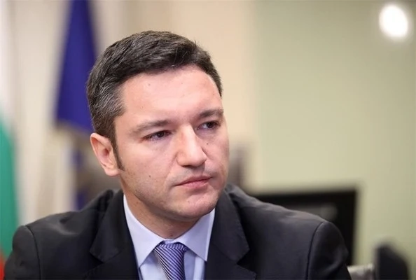 Вигенин: Под овчите кожи прозира вълкът Бойко Борисов  