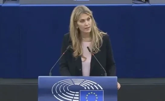 ЕП прекрати мандата на уличената в корупция Ева Каили