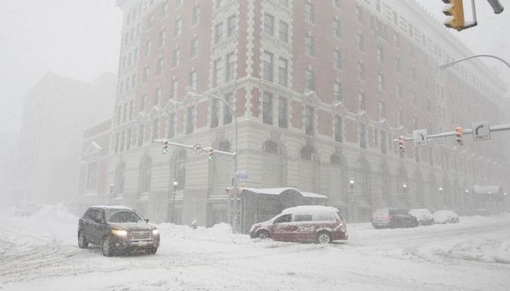 Зимна буря в САЩ предизвика снеговалежи и торнадо  