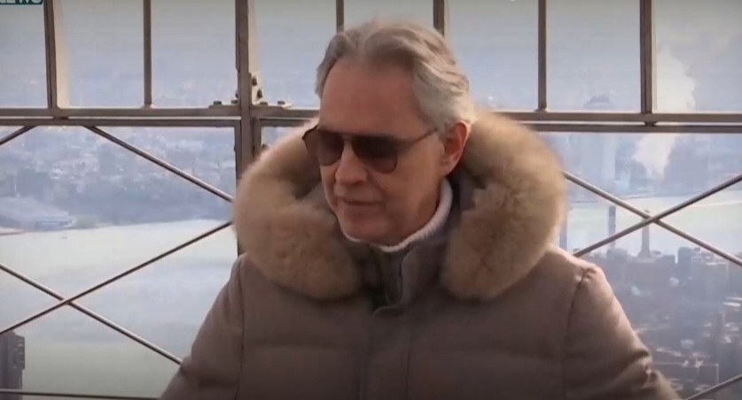 Андреа Бочели запали светлините на Емпайър Стейт Билдинг