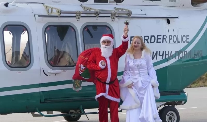 Снежанка и Дядо Коледа пристигнаха с хеликоптер на Гранична полиция