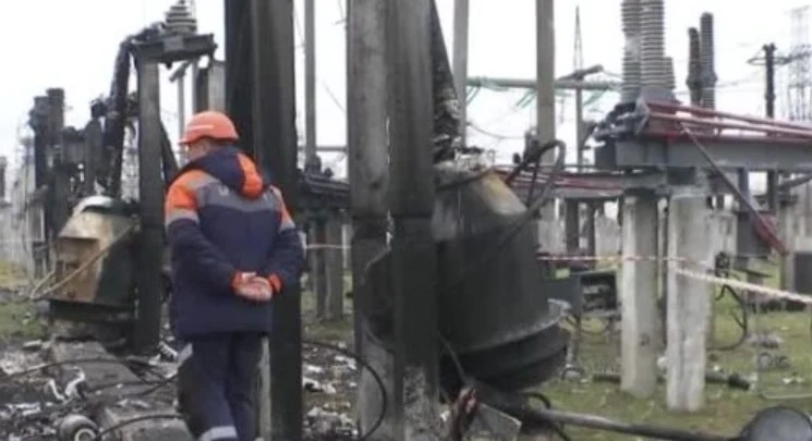 След руския обстрел: Украйна възстановява щетите по електропреносната мрежа