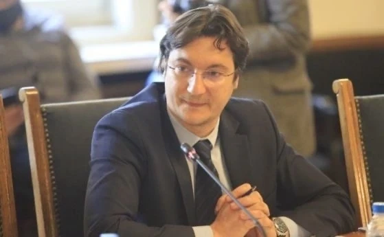 Крум Зарков удушил котката на попзвездата Мая Нешкова