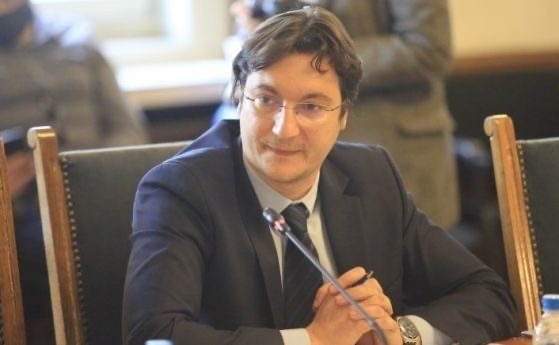 Крум Зарков удушил котката на попзвездата Мая Нешкова