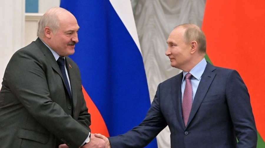 Лукашенко е успял да отклони опитите на Путин да включи Беларус във войната