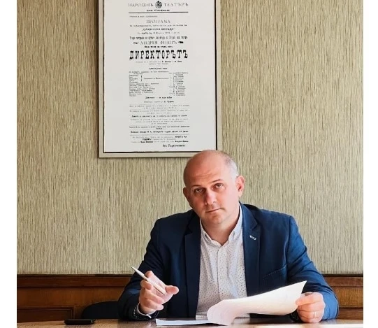 Директорът на Народния театър подава жалба в съда срещу Минеков