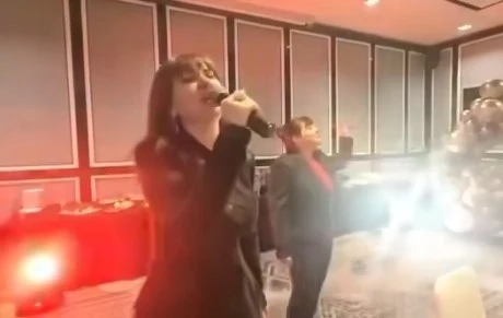 Илиана Раева стана хит в мрежата! Пее и танцува на култова сръбска песен