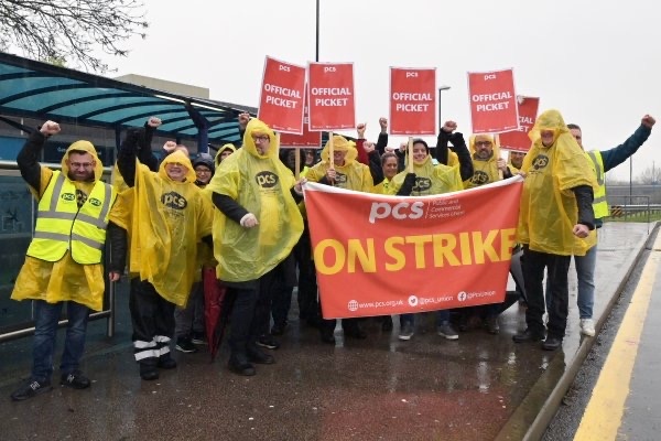 От днес в серията от стачки в Обединеното кралство се включиха