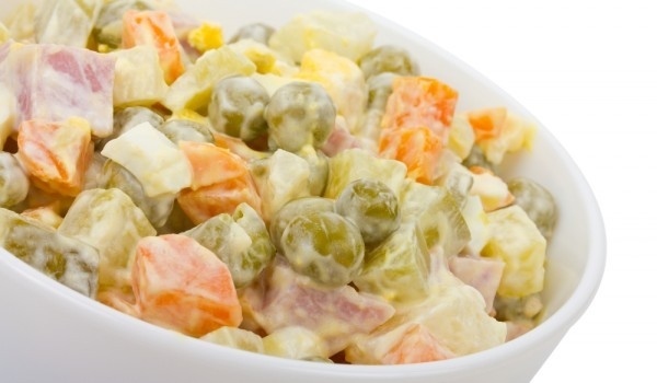 Руската салата: Какви опасности може да крие любимото на българите новогодишно блюдо