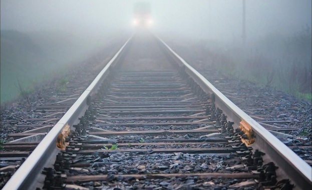 Товарен влак превозващ амоняк   дерайлира в Източна Сърбия съобщиха местните