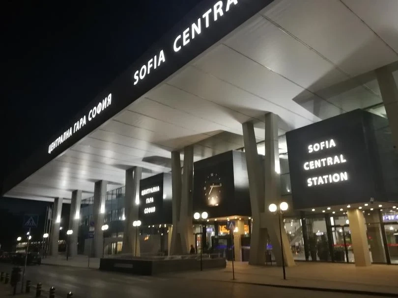 Пътнически влак дерайлира на Централна гара в София