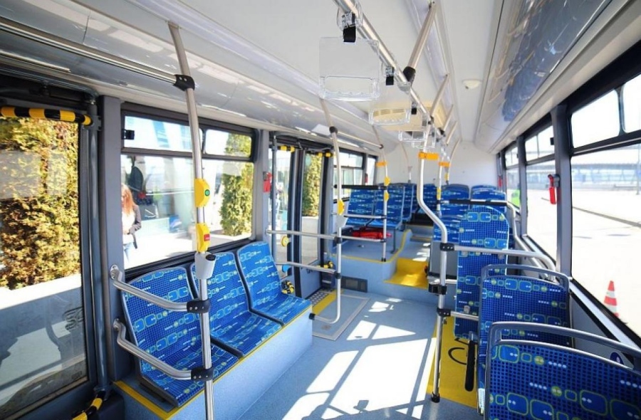 В обществения транспорт на София вече се пътува с нови превозни документи