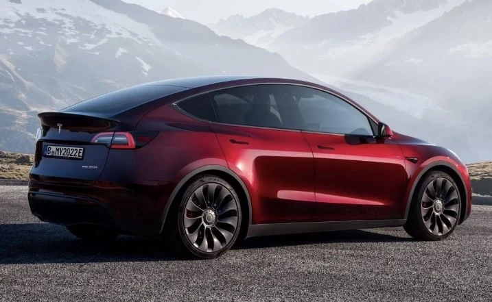Tesla готви по-евтин вариант на Model Y
