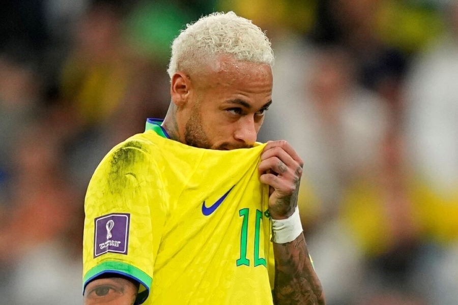 Разкъсаха от критика Неймар заради отсъстивието му от погребението на Пеле