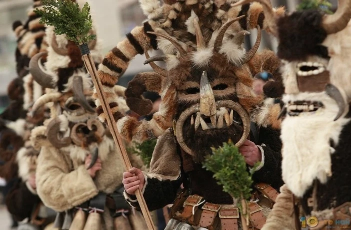 Сурва гостува в София