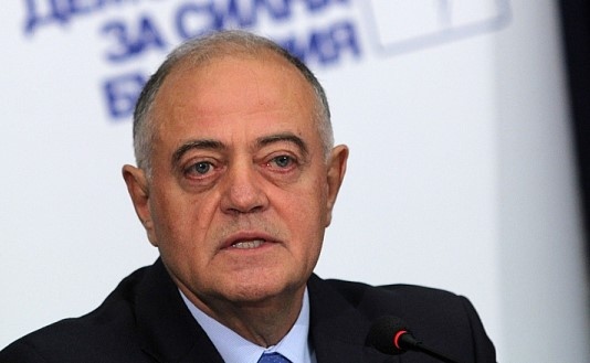 Петима членове на Демократи за силна България искат председателят ген