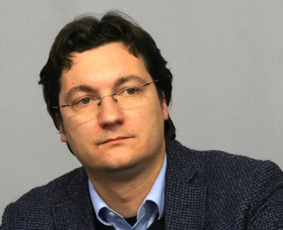 ДАНС разследва министър Крум Зарков за лобизъм в полза на фирми на Кирил Добрев