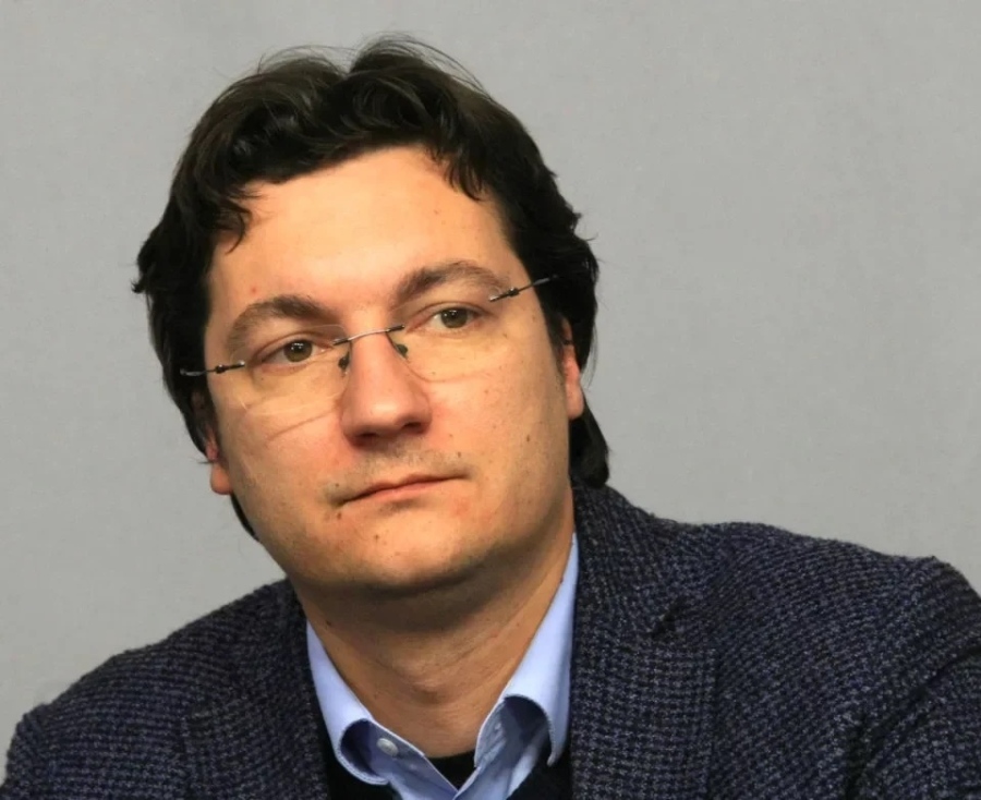 ДАНС разследва министър Крум Зарков за лобизъм в полза на фирми на Кирил Добрев