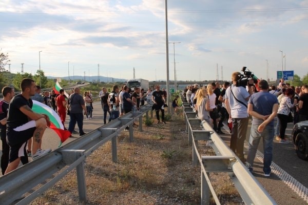 Протест блокира магистрала Струма край Благоевград