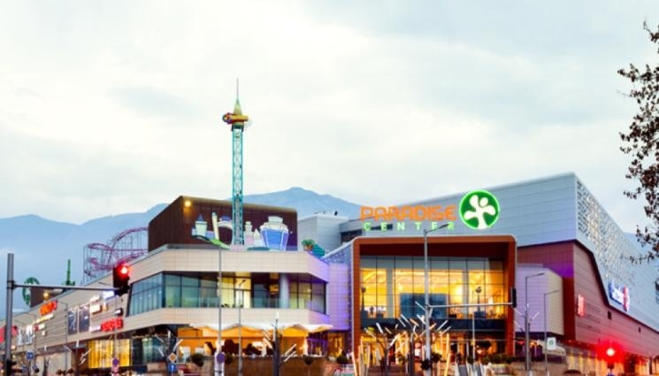 Сигнал за пожар в столичен мол, евакуираха посетителите