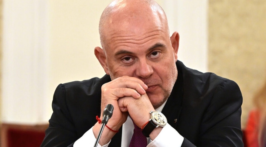 Съдебна реформа, ама друг път: ГЕРБ, ДПС, БСП, Възраждане и БВ спасиха Гешев