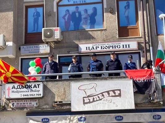 Трима души пребиха секретаря на Българския културен клуб в Охрид.