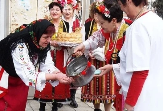 Днес е деня на родилната помощ – Бабинден