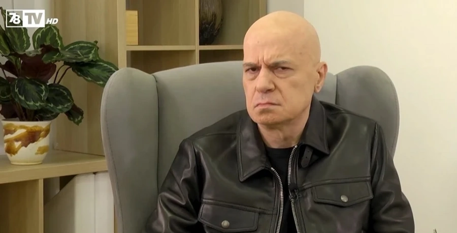 Слави Трифонов: Румен Радев няма нищо общо с референдума ни за президентска република