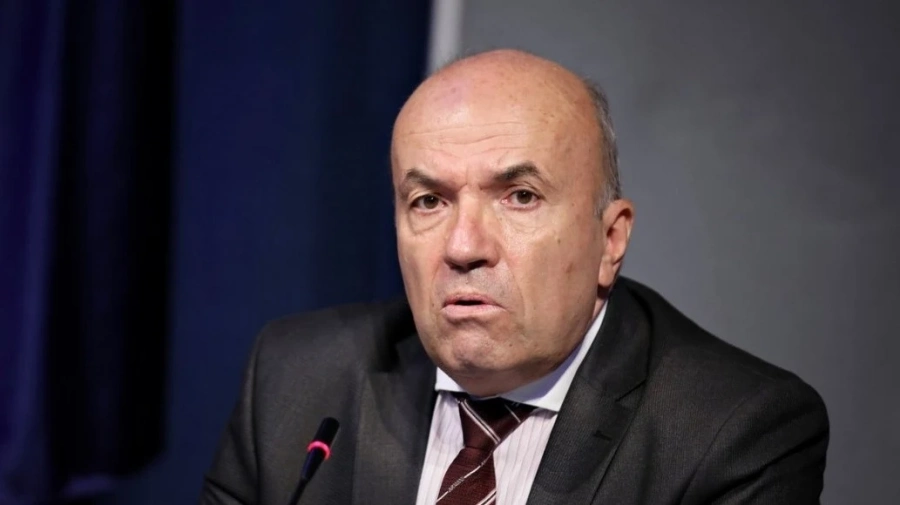 Външният министър с отчет за свършеното през мандата