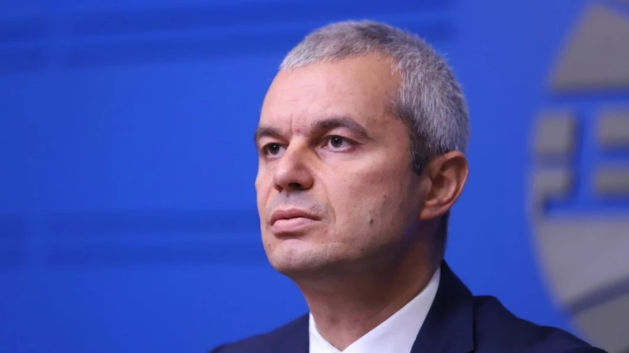Костадин Костадинов се хвали с бой на сина му с ученици за референдума за еврото