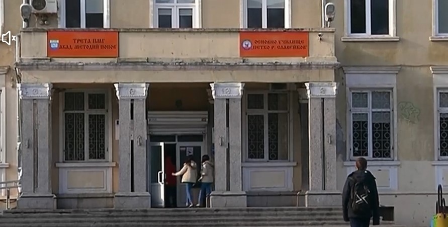 Синът на Костадин Костадинов се сби в училище заради подписка срещу еврото