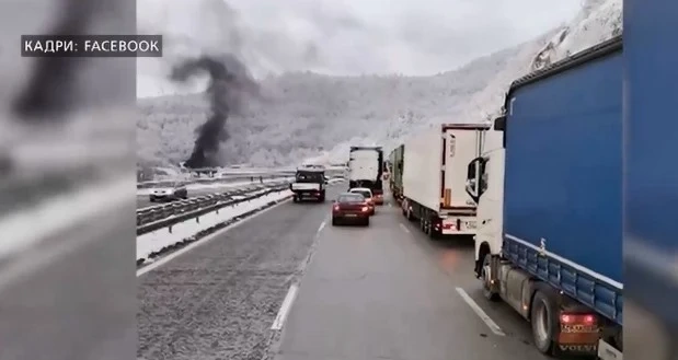 Кола горя в тунел Витиня (ВИДЕО+СНИМКИ)