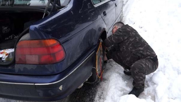 Сняг се очаква в Гърция, полицията проверява колите за вериги