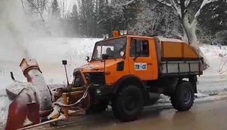 АПИ апелира шофьорите да бъдат внимателни заради снеговалеж в редица области в страната