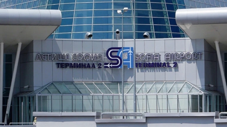 Сигнал за бомба на Летище София: Евакуираха пътниците
