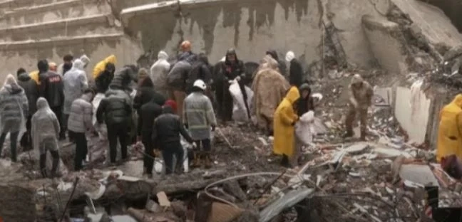 Близо 24 000 са вече жертвите на трусовете в Tурция и Сирия, издирването на оцелели продължава