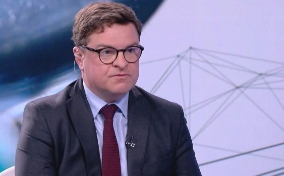 Роб Диксън: Трудно изкараните средства на българите изчезват в ръцете на корумпирано малцинство
