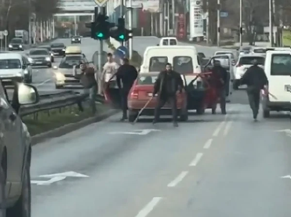 Петима се издирват заради масов бой с бухалки на булевард в Пловдив