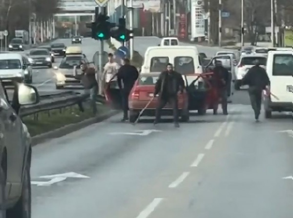 Петима се издирват заради масов бой с бухалки на булевард в Пловдив
