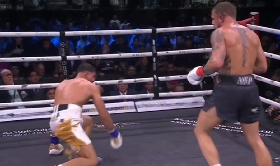 Томи Фюри се вдигна от нокдаун и нанесе първата загуба на Джейк Пол