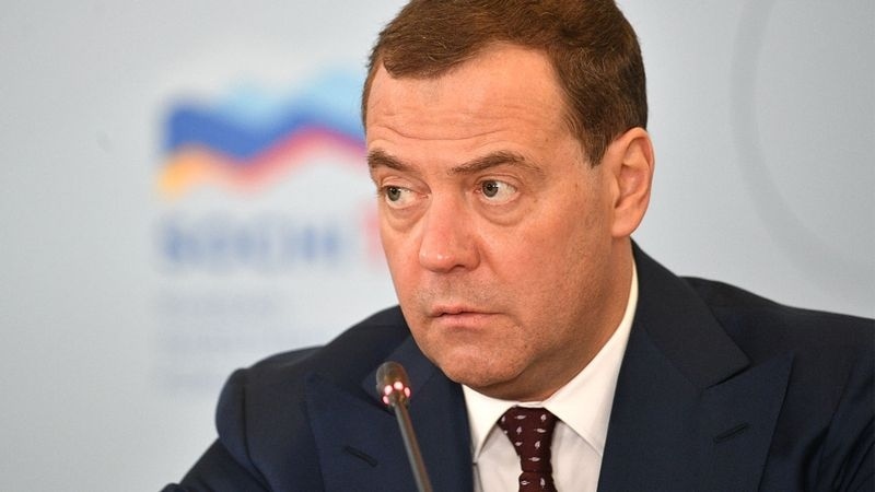 Медведев вещае ядрен апокалипсис: Забравяш за живота си, докато руините излъчват радиация  