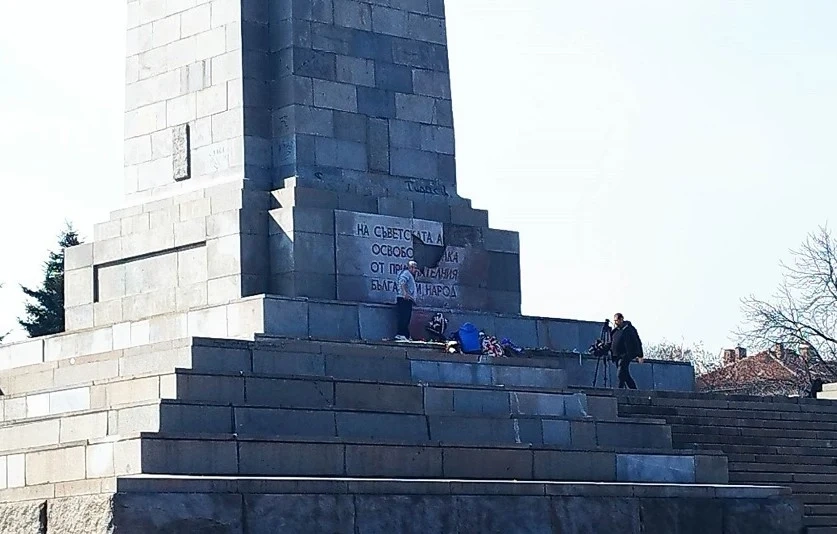 Надписът на Паметника на Съветската армия бил незаконен
