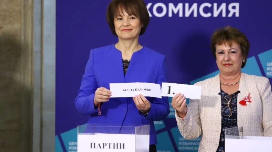 БСП за България е под номер 1 в бюлетината за вота, ГЕРБ - с номер 2, ПП-ДБ - с номер 12