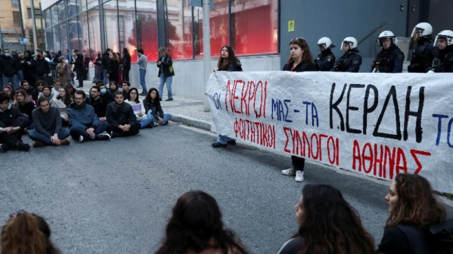 Увеличава се броят на жертвите на влаковата катастрофа в Гърция