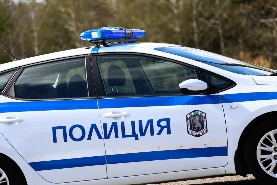 Задържаха 13 мигранти, натъпкани в джип на Прохода на Републиката