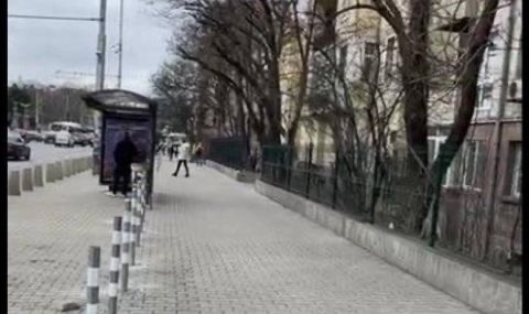 Кметът на район Средец спря слагането на колчета на нов тротоар