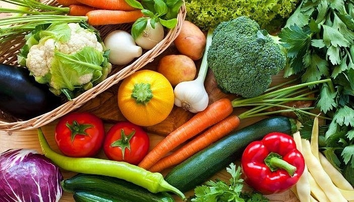Заради по-скъпите зеленчуци и плодове: Българите ограничават консумацията им