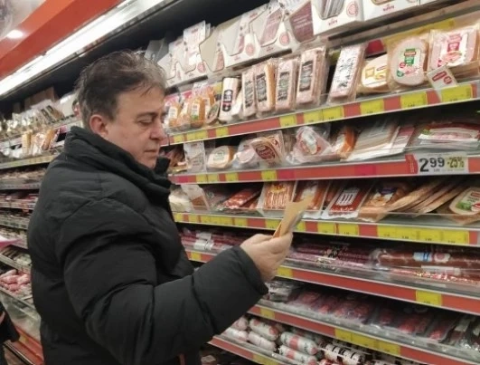 БАБХ, КЗП и НАП влязоха на проверка в хипермаркет в София, откриха нарушения
