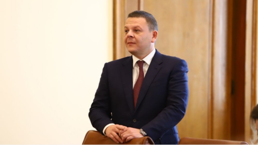Правителството обмисля таван на надценката за основни хранителни стоки