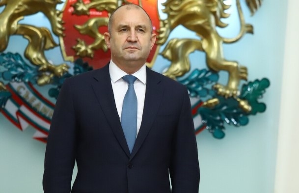 Румен Радев възобновява работа след два отрицателни COVID теста